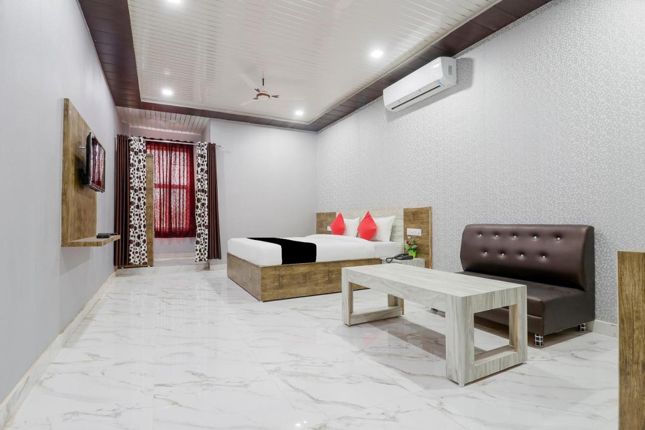 Capital O 63158 Hotel Om Sai Ram Chhatarpur Esterno foto